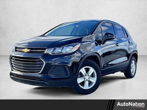 Used 2022 Chevrolet Trax LS image 1