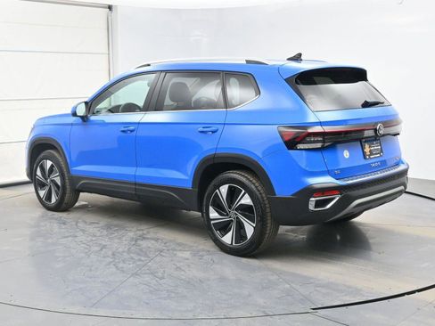 Certified 2025 Volkswagen Taos SE w/ Panoramic Sunroof Package image 8