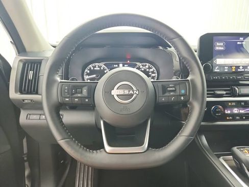 Used 2025 Nissan Pathfinder SL AWD/4WD image 23