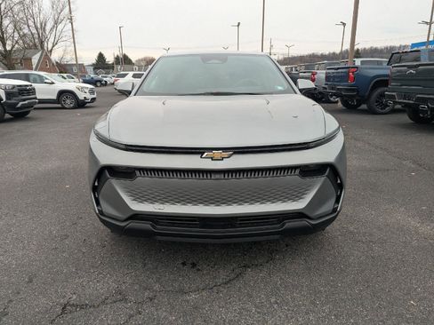 New 2026 Chevrolet Equinox EV LT image 2