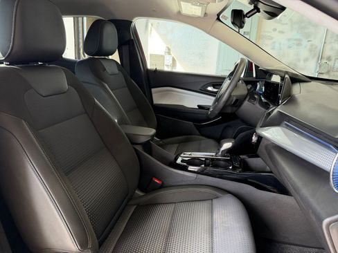Used 2025 Chevrolet Trax LT image 34