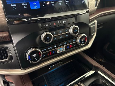 Used 2024 Ford Expedition Limited AWD/4WD image 19