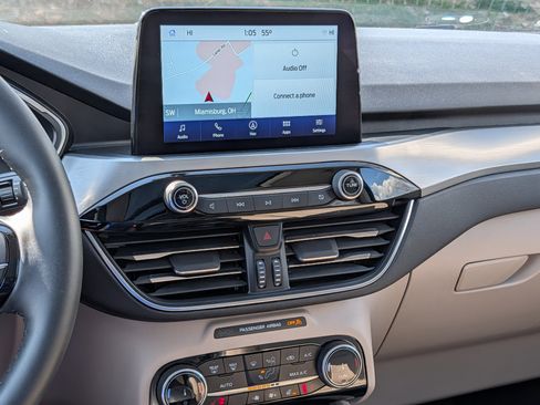 Used 2022 Ford Escape Titanium w/ Class II Trailer Tow Package image 18