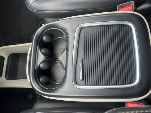 Used 2023 Chrysler Pacifica Touring-L image 35