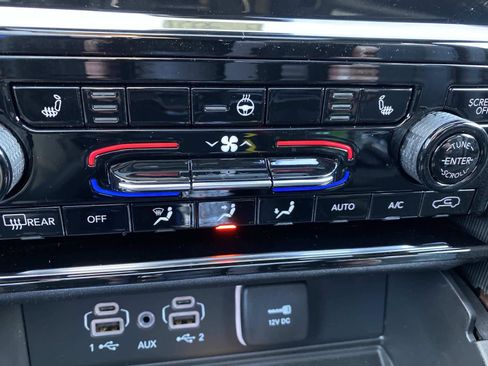 New 2025 Jeep Grand Cherokee Laredo image 14