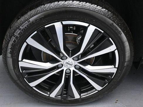 Used 2023 Volvo XC60 B5 Plus image 39