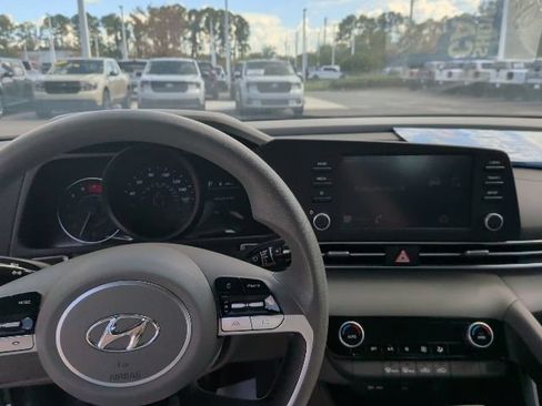 Certified 2023 Hyundai Elantra SEL FWD image 18
