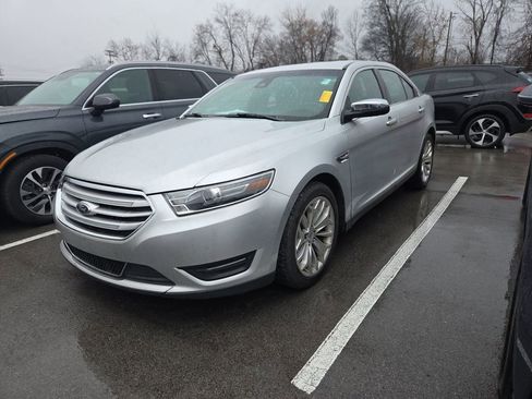 Used 2019 Ford Taurus Limited image 9