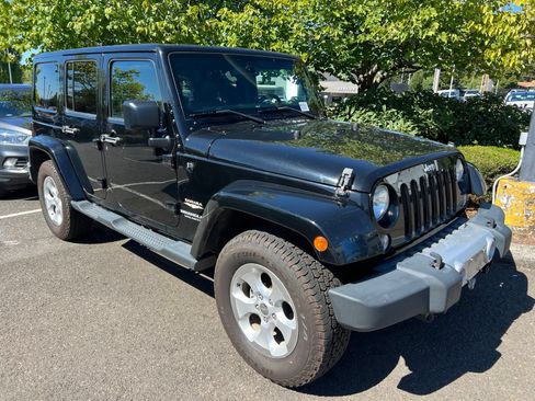 Used 2014 Jeep Wrangler Unlimited Sahara w/ Max Tow Package AWD/4WD image 3