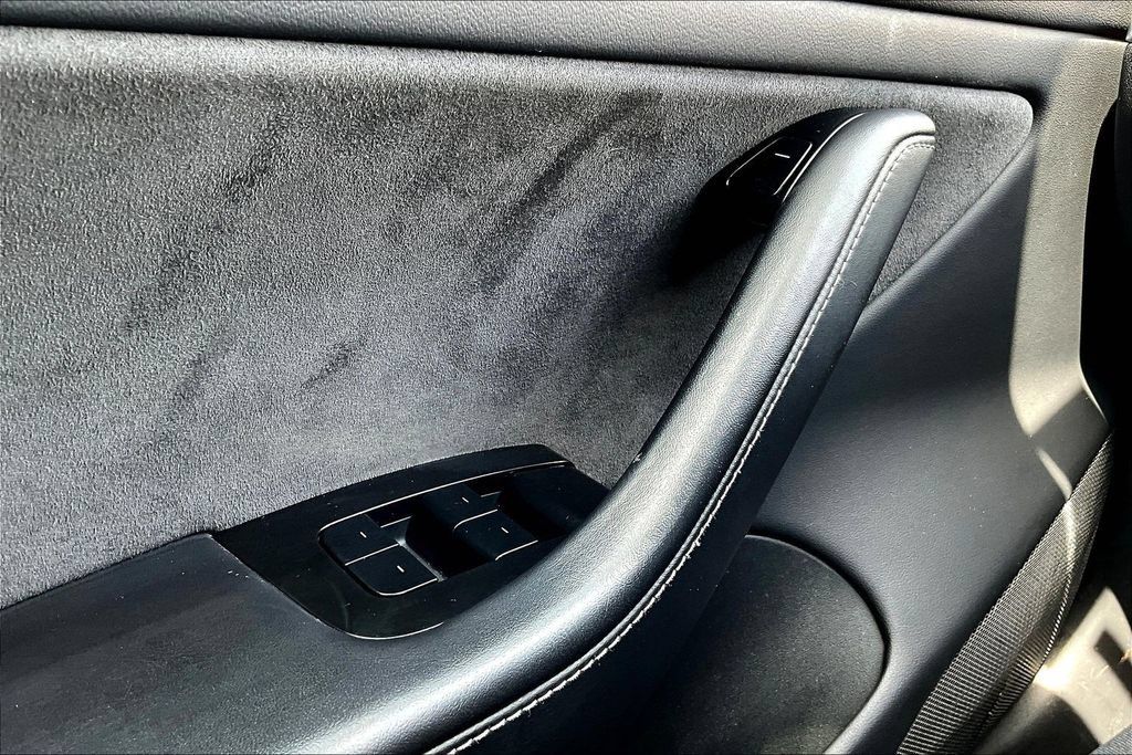 Used 2018 Tesla Model 3 Long Range RWD image 16