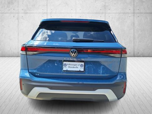 Used 2025 Volkswagen Tiguan SE FWD image 4