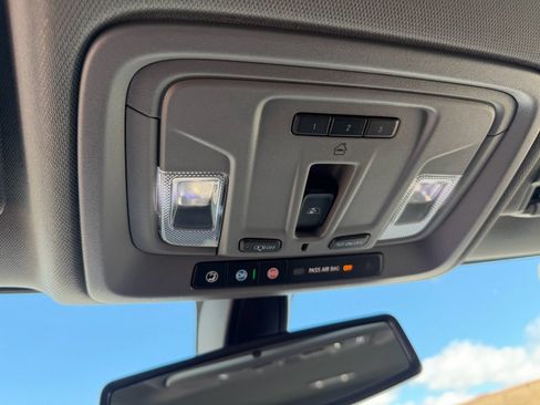 Used 2022 Chevrolet Silverado 1500 LTZ AWD/4WD image 17