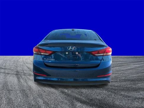 Used 2017 Hyundai Elantra SE image 5