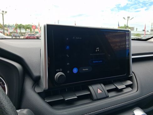 Used 2025 Toyota RAV4 XLE image 18