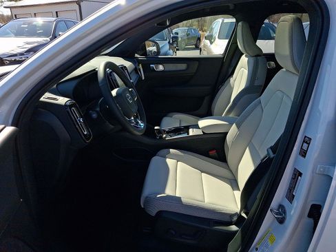 New 2026 Volvo EX40 Plus w/ Climate Package image 9