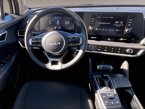 Used 2024 Kia Sportage LX image 8