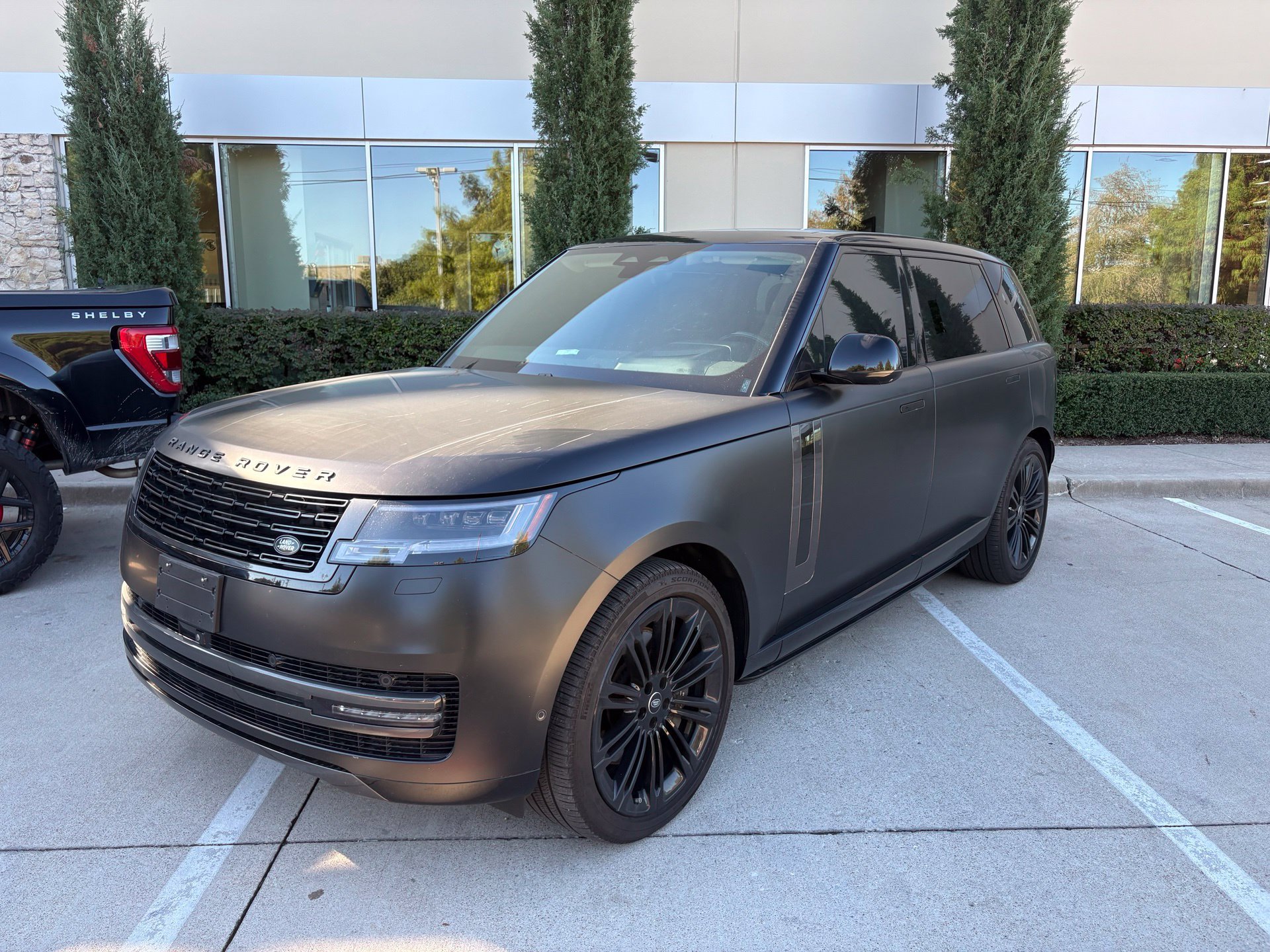 Used 2025 Land Rover Range Rover Long Wheelbase SE AWD/4WD image 1