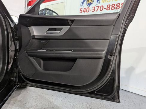 Used 2019 Jaguar XF Prestige image 21