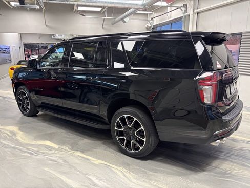 Used 2022 Chevrolet Suburban RST w/ Sport Performance Package image 44
