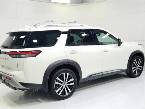 Certified 2023 Nissan Pathfinder Platinum FWD image 8