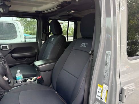 Used 2018 Jeep Wrangler Unlimited Sport AWD/4WD image 18
