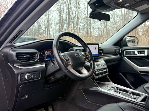 Certified 2022 Ford Explorer XLT w/ Equipment Group 202A image 17