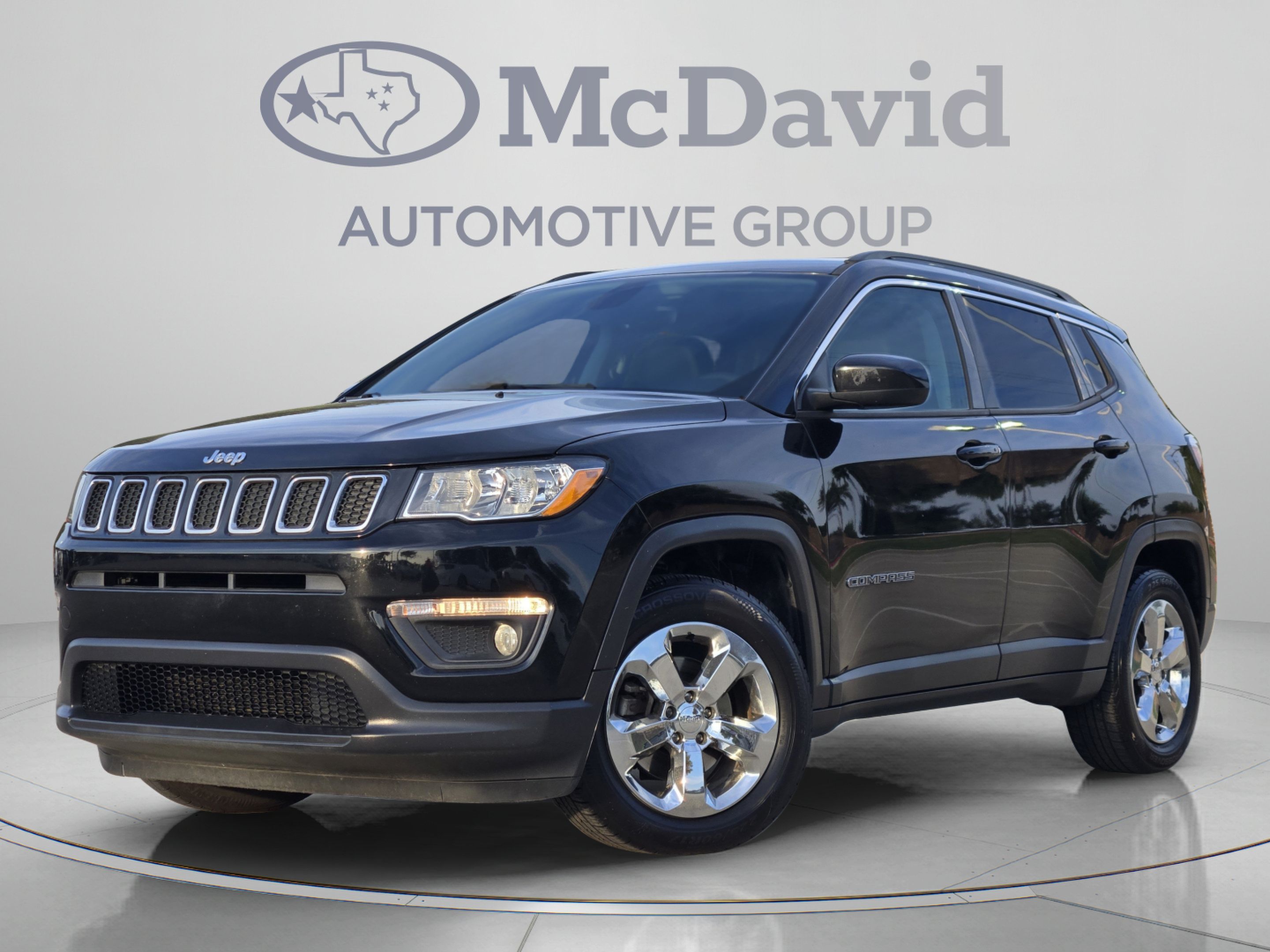 Used 2018 Jeep Compass Latitude FWD image 1