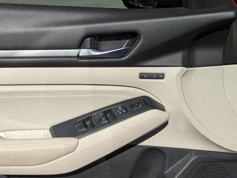 Used 2019 Nissan Altima 2.0 Edition One image 12