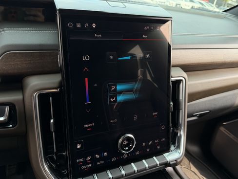 Used 2025 GMC Yukon Denali Ultimate AWD/4WD image 29