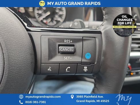 Used 2023 Nissan Pathfinder SL w/ Black Appearance Package AWD/4WD image 15