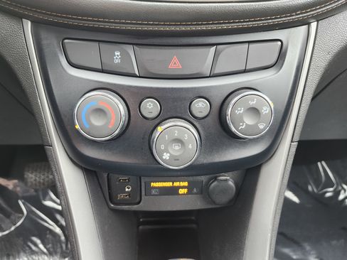 Used 2020 Chevrolet Trax LT w/ Driver Confidence Package image 32