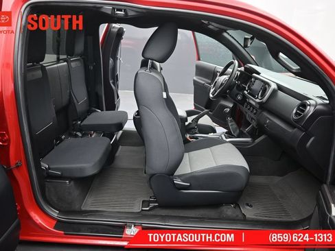 Used 2022 Toyota Tacoma TRD Sport AWD/4WD image 28