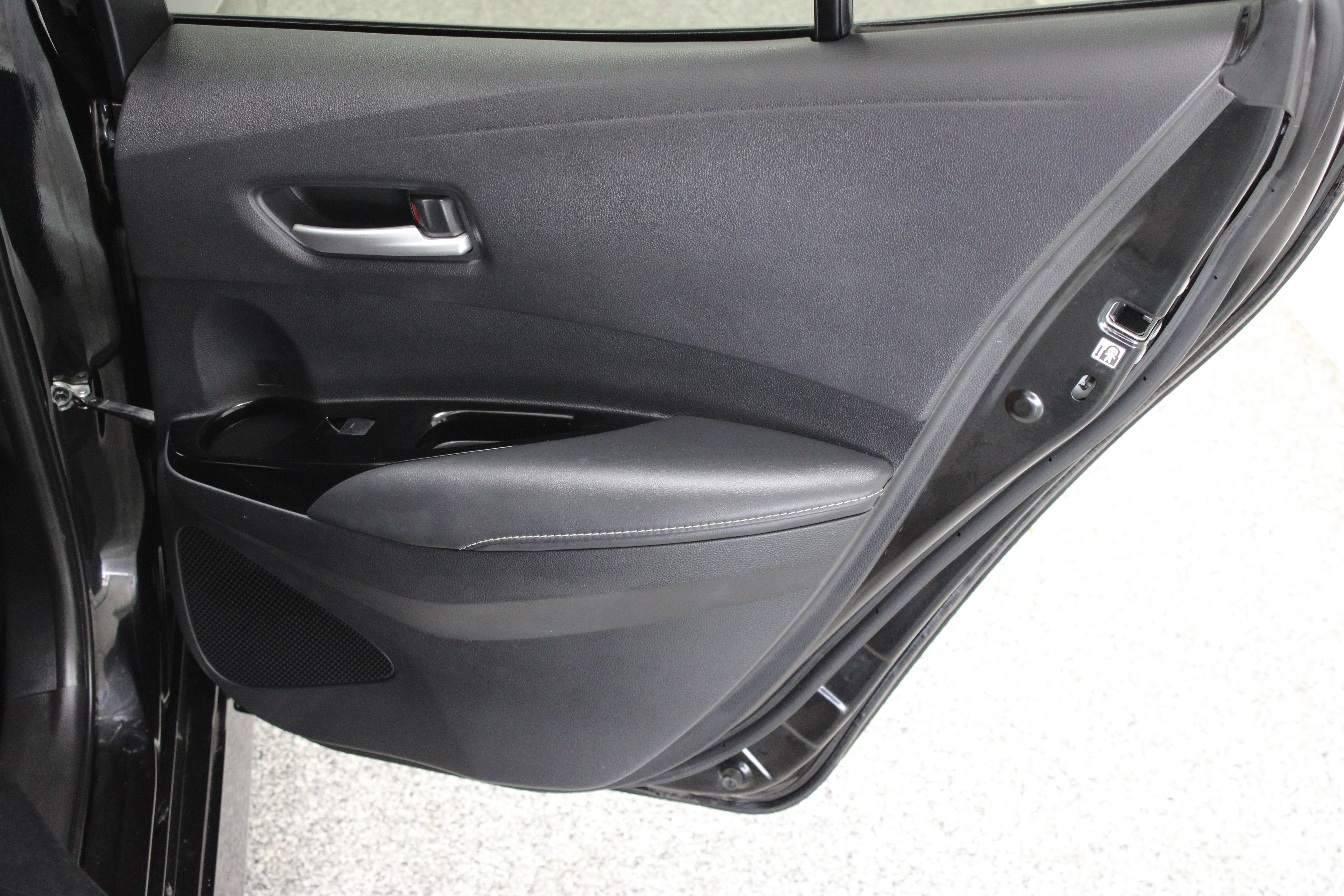 Used 2025 Toyota Corolla SE FWD image 30
