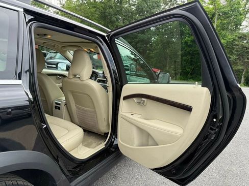 Used 2016 Volvo XC70 T5 Premier w/ Proximity Package image 45