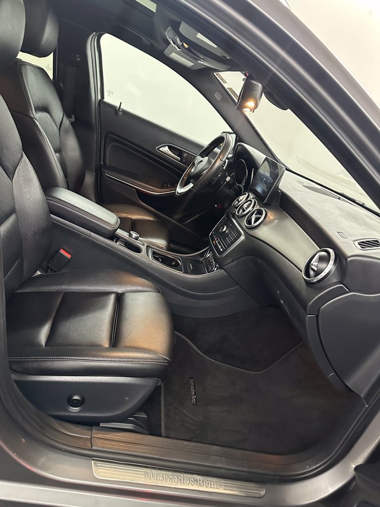 Used 2017 Mercedes-Benz GLA 250 4MATIC image 33