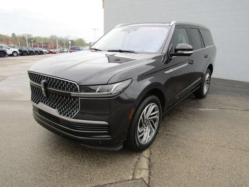 Used 2025 Lincoln Navigator Reserve AWD/4WD image 46