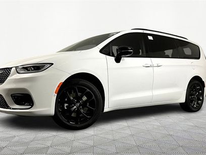 New 2026 Chrysler Pacifica Limited