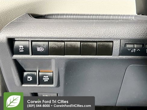 Used 2021 Toyota Sienna XLE image 20