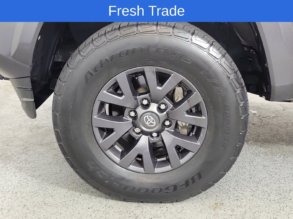 Used 2022 Toyota Tacoma SR5 w/ SR5 Appearance Package (SM) RWD image 9