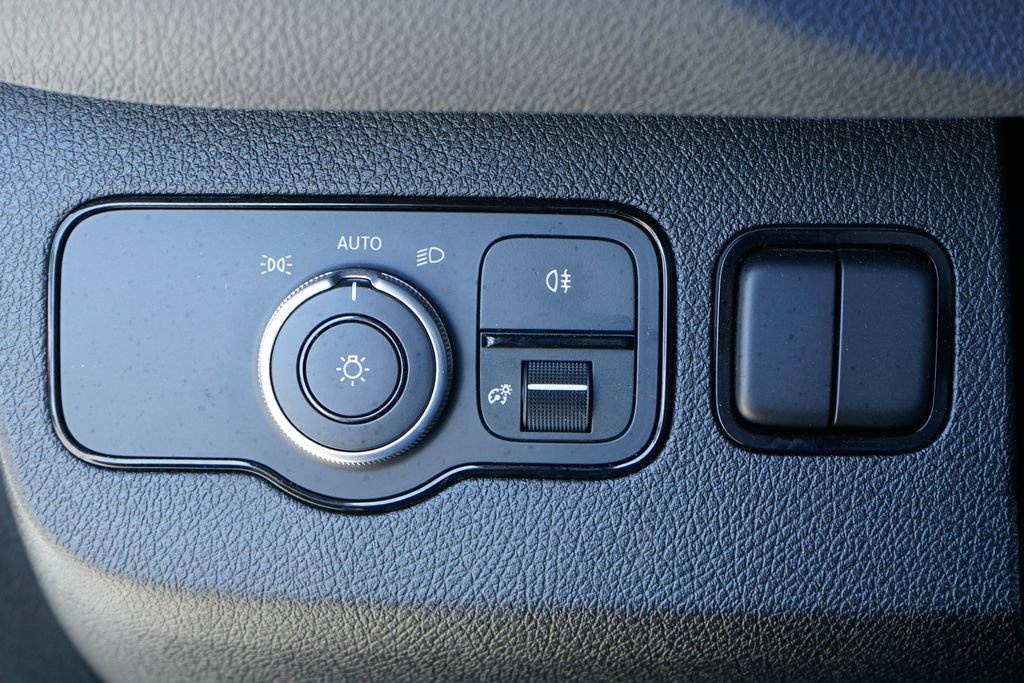 Used 2020 Mercedes-Benz Sprinter 1500 image 21