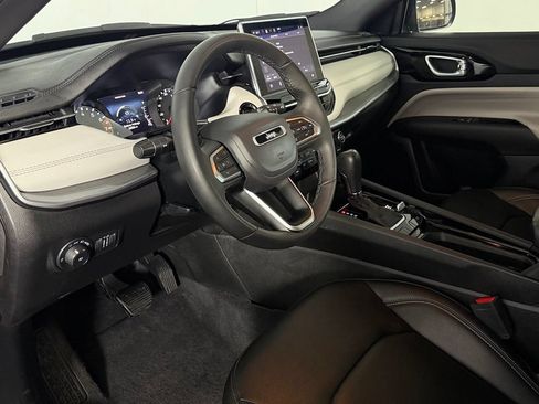 Used 2025 Jeep Compass Limited AWD/4WD image 13