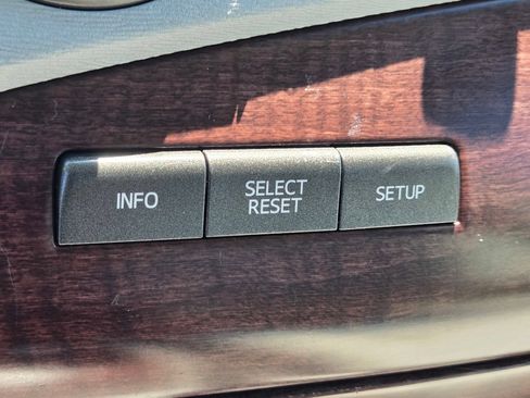 Used 2011 Toyota Sienna XLE FWD image 29
