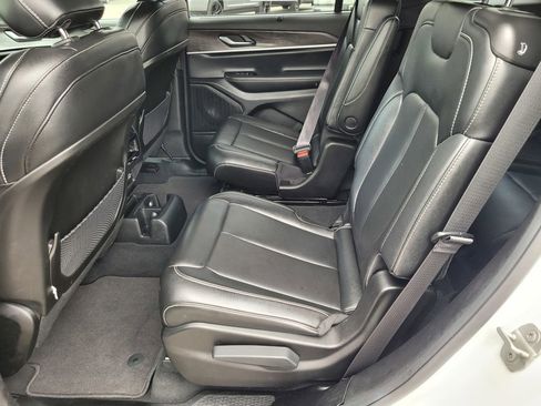 Used 2024 Jeep Grand Cherokee L Limited w/ Luxury Tech Group II AWD/4WD image 11