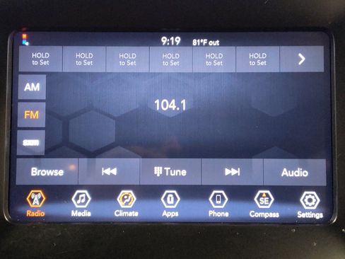 Used 2019 Jeep Cherokee Latitude Plus FWD image 25
