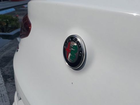 Used 2022 Alfa Romeo Stelvio Veloce AWD/4WD image 11