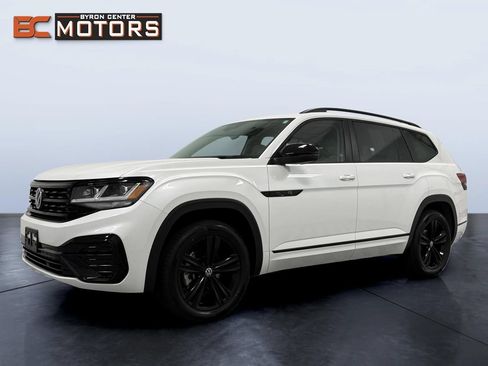 Used 2023 Volkswagen Atlas SEL R-Line AWD/4WD image 2