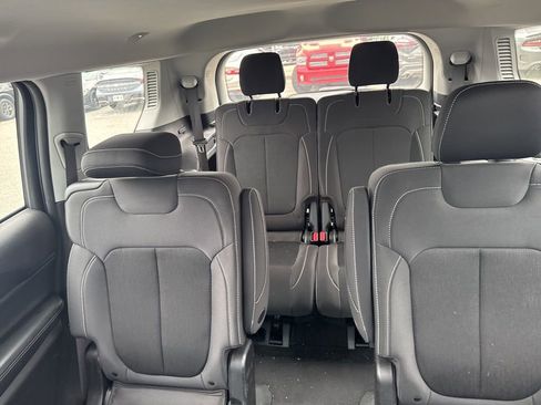 Used 2023 Jeep Grand Cherokee L Laredo image 18