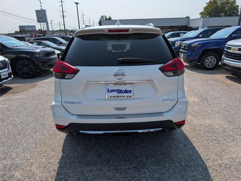 Used 2018 Nissan Rogue SV AWD/4WD image 4