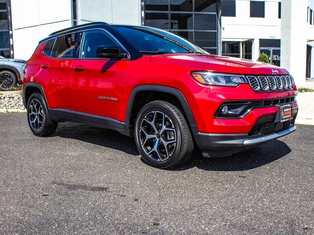 Used 2025 Jeep Compass Limited AWD/4WD image 3