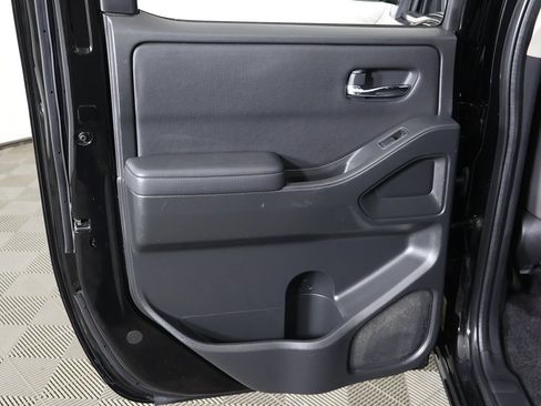 Used 2022 Nissan Frontier SV image 21